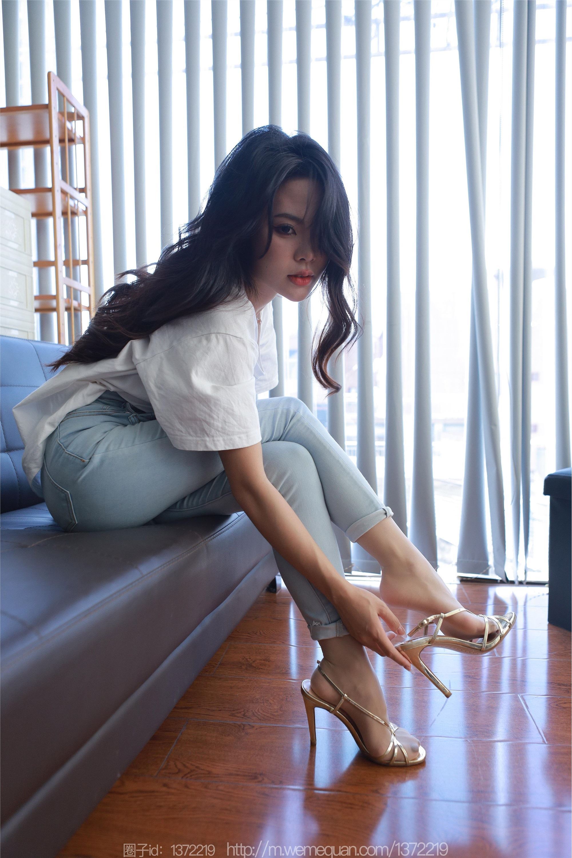 IESS异思趣向  2023.09.04 丝享家 1524 兔兔《白T牛仔裤里丝》